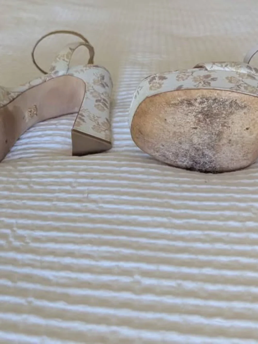Badgley Mischka Caia platform sandals ivory jacquard Pump heels Women's sz 9